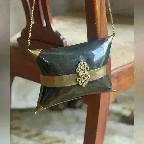 Vintage clutch gold and black purple velvet interior. Rare. Chain handle 18” - Picture 5 of 14